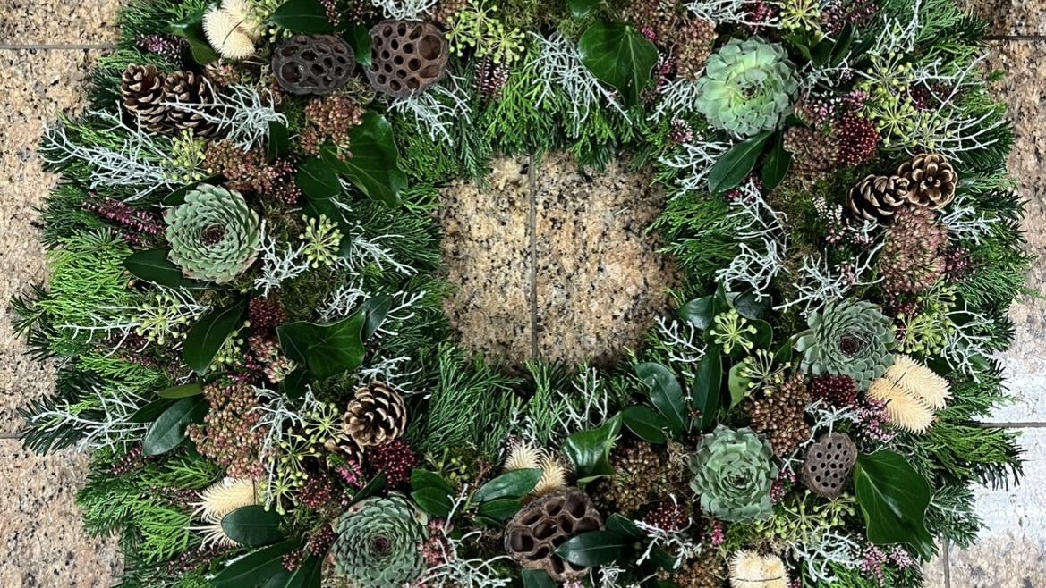 Allerheiligenkranz mit vielen Details
